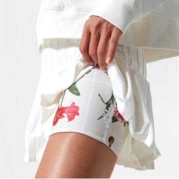 Tuckernuck Pants - NWT Tuckernuck Fresh Buds Pleated Tennis Skort
